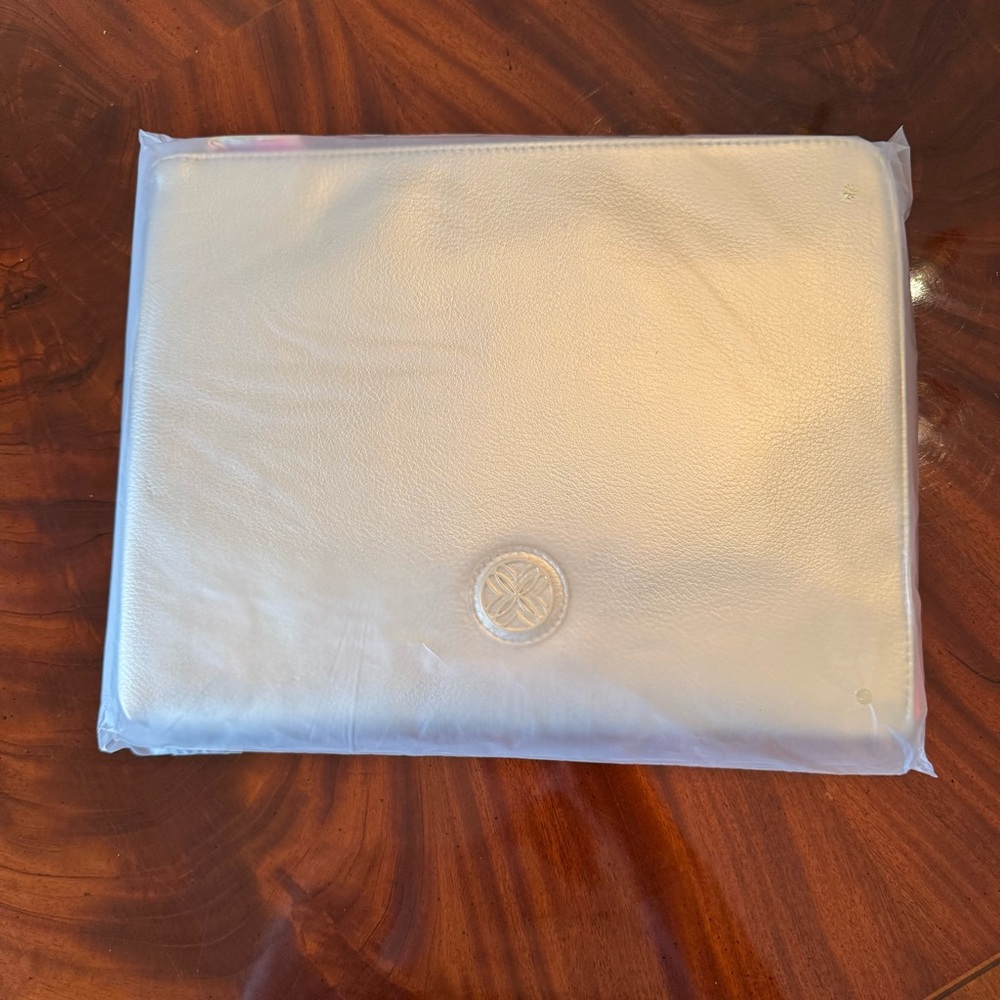 NWT Lilly Pulitzer Travel Organizer - Bright Delight Patch - Picture 3 of 10